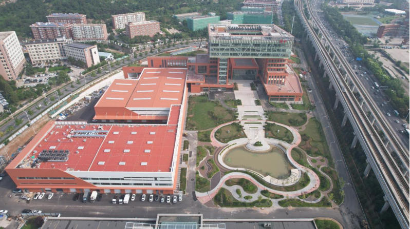 一汽解放青島基地研發(fā)能力提升項(xiàng)目（山東省工程質(zhì)量管理標(biāo)準(zhǔn)化示范工程、中國施工企業(yè)管理協(xié)會(huì)綠色建造項(xiàng)目）